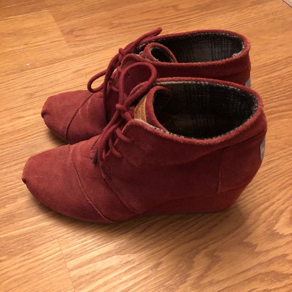 TOMS suede fuchsia pink wedge bootie, size 8 - Picture 1 of 4
